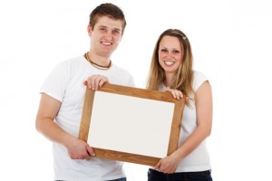 couple-with-blank-frame