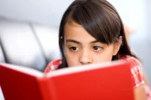 Con el tratamiento adecuado, los niños disléxicos pueden disfrutar también de la lectura.