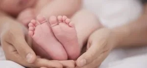 los pies de bebe